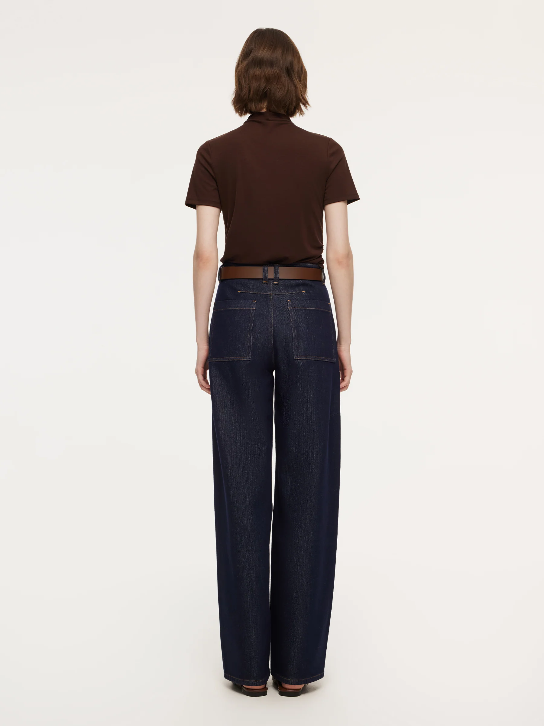 Denim Curved-Leg Women Jeans With Leather Belt - Image 4
